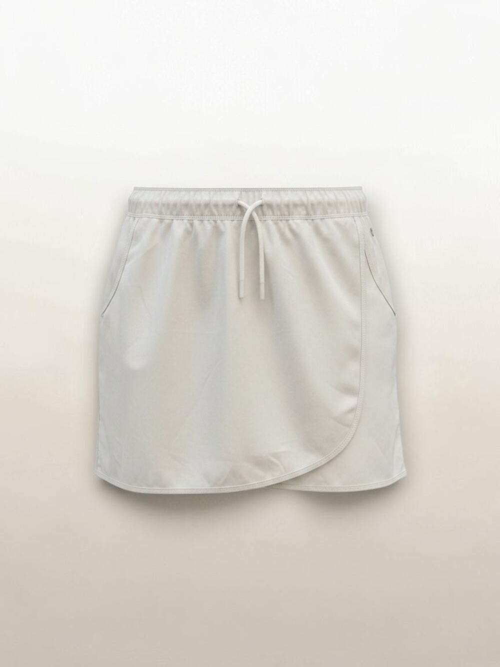 The American Outdoorsman Women's Casual Skort with Pockets.Quiet Grey. Size xl